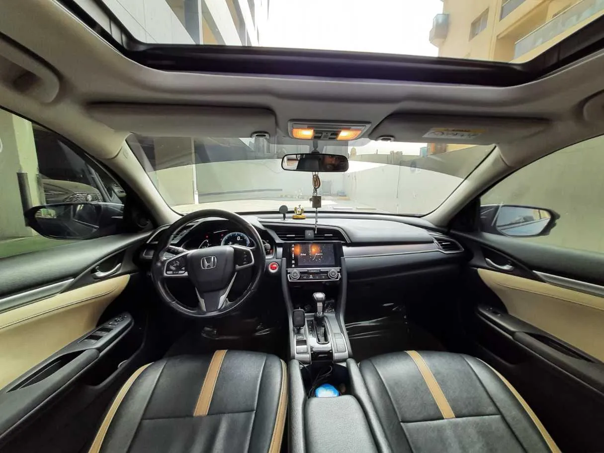 Car image 14