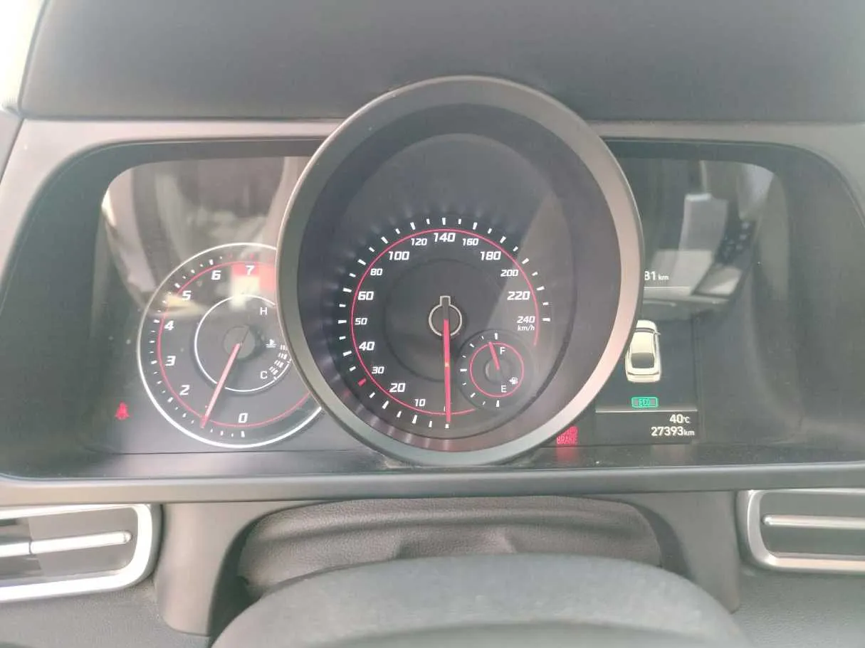 Car image 27