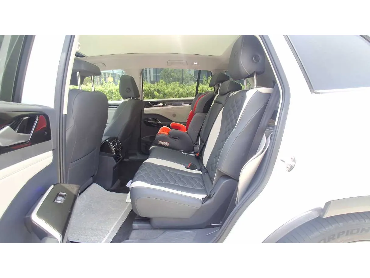 Car image 13