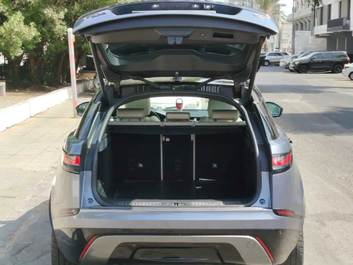 Car image 25