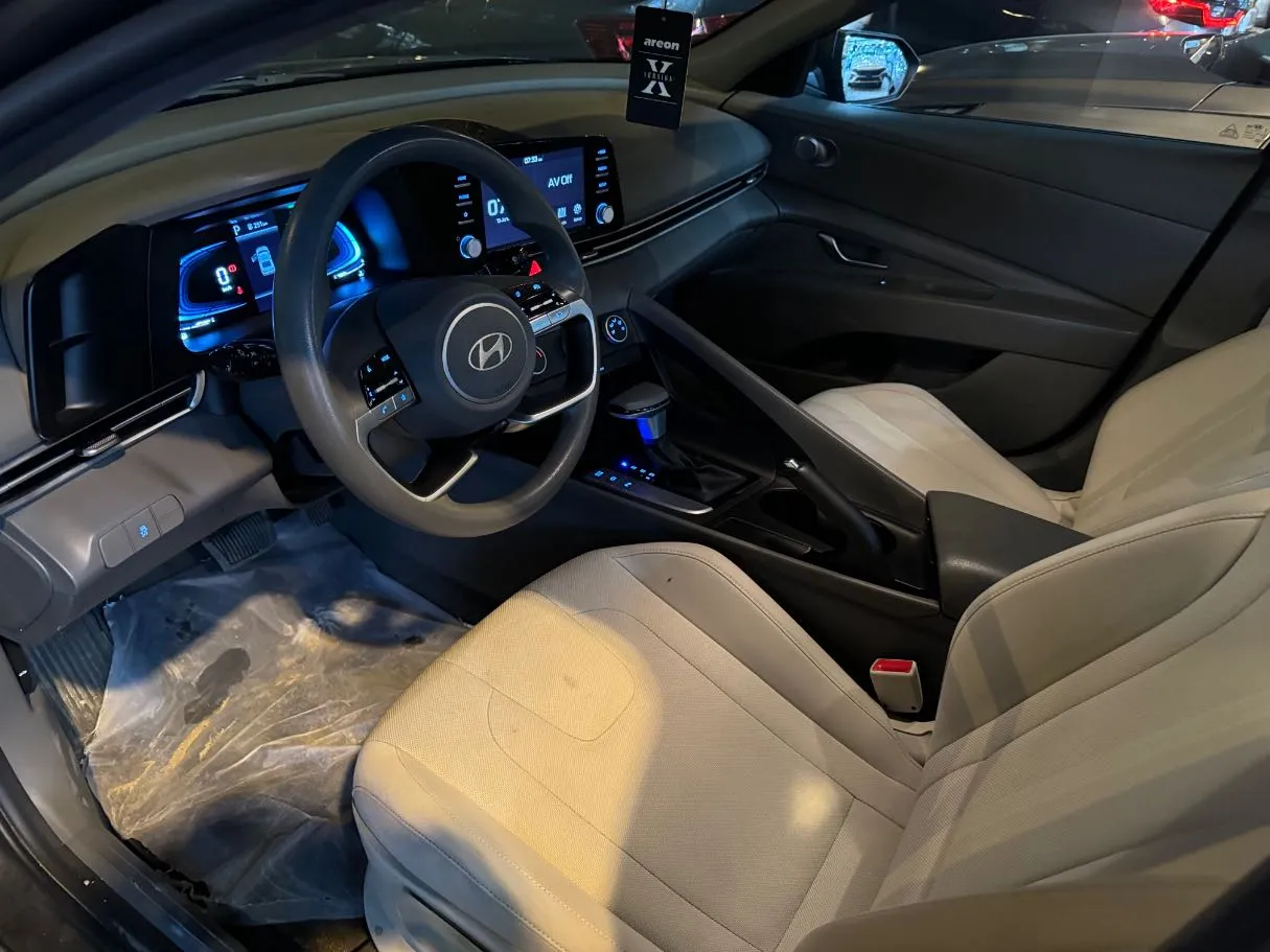 Car image 6
