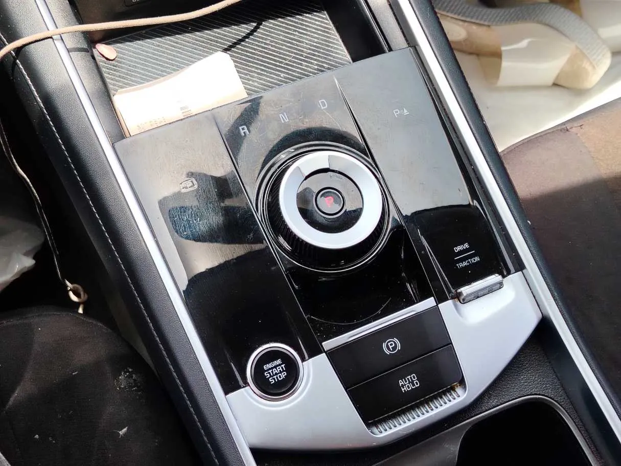Car image 19