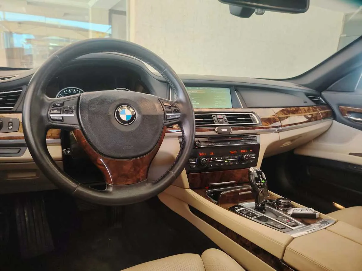 Car image 28