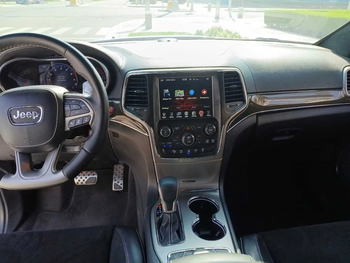 Car image 15