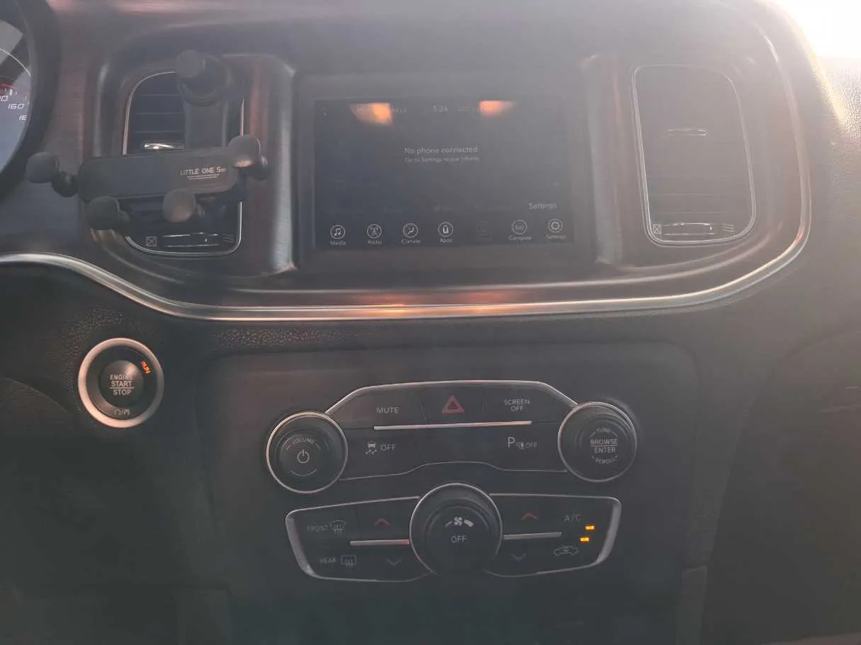 Car image 15