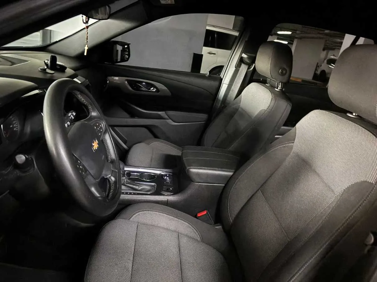 Car image 25