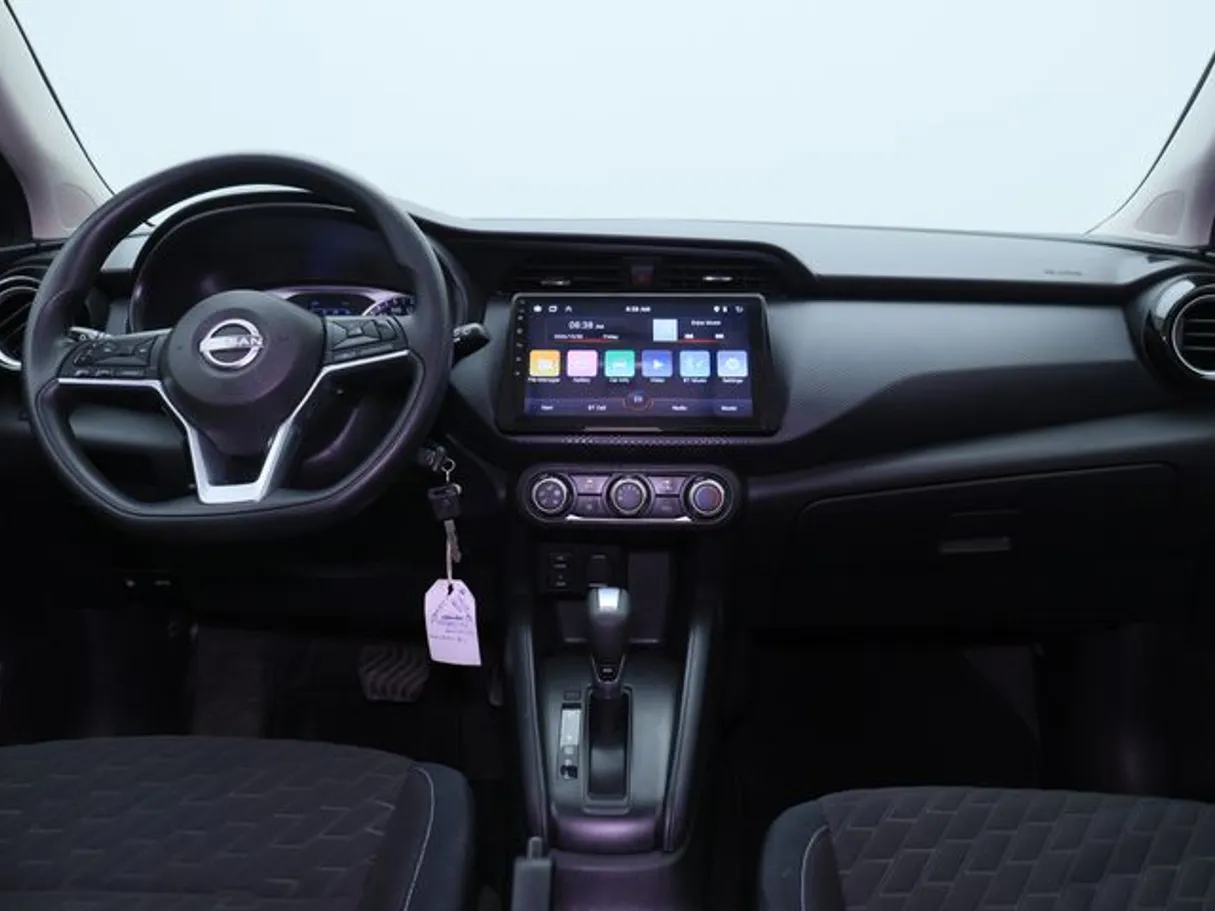 Car image 14