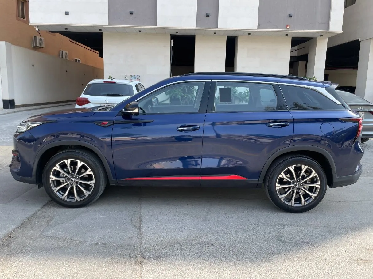 Car image 8