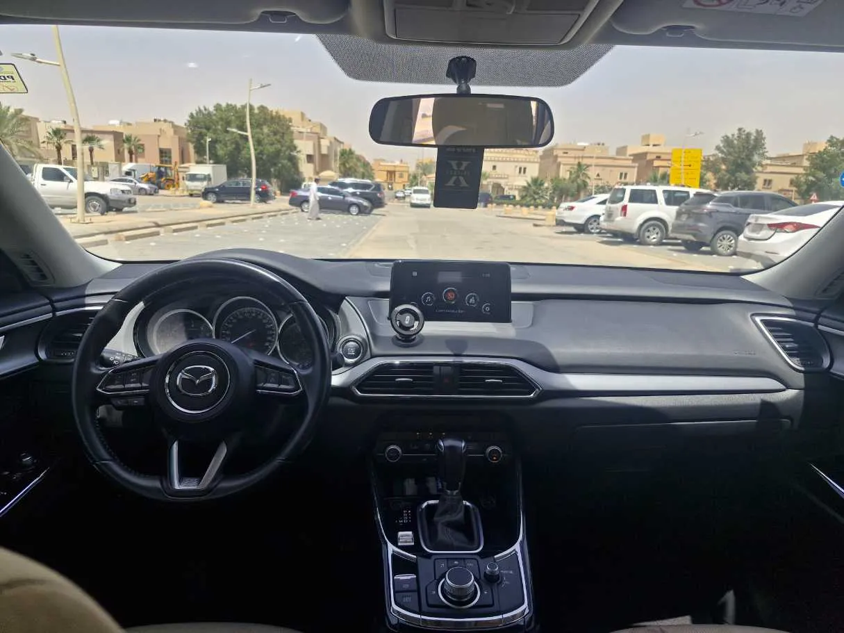Car image 16