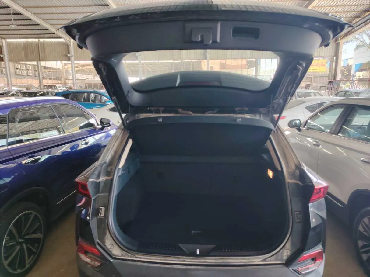 Car image 32