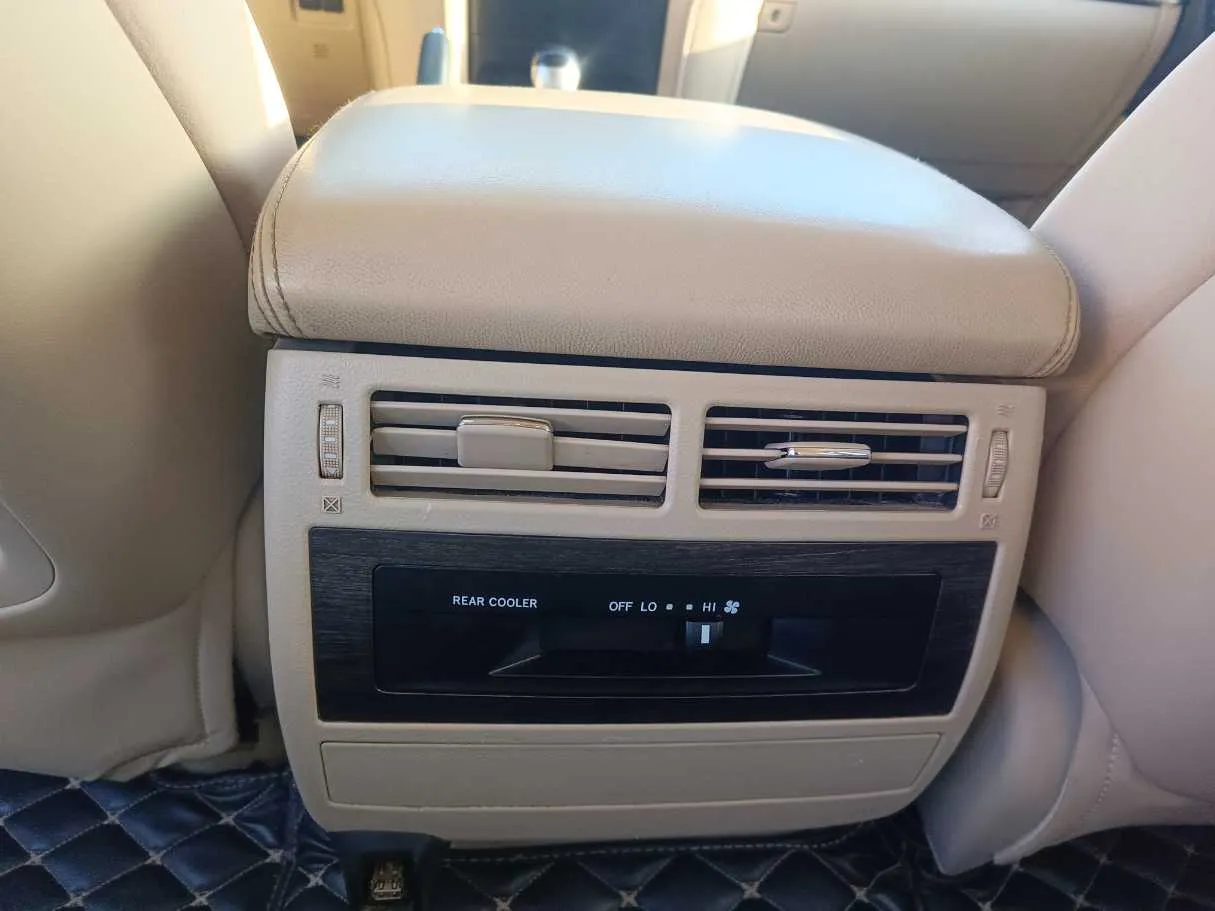 Car image 27