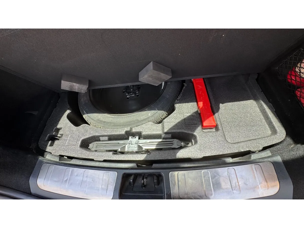 Car image 26
