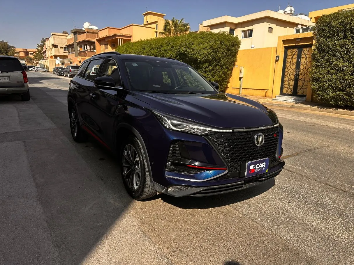 Car image 3