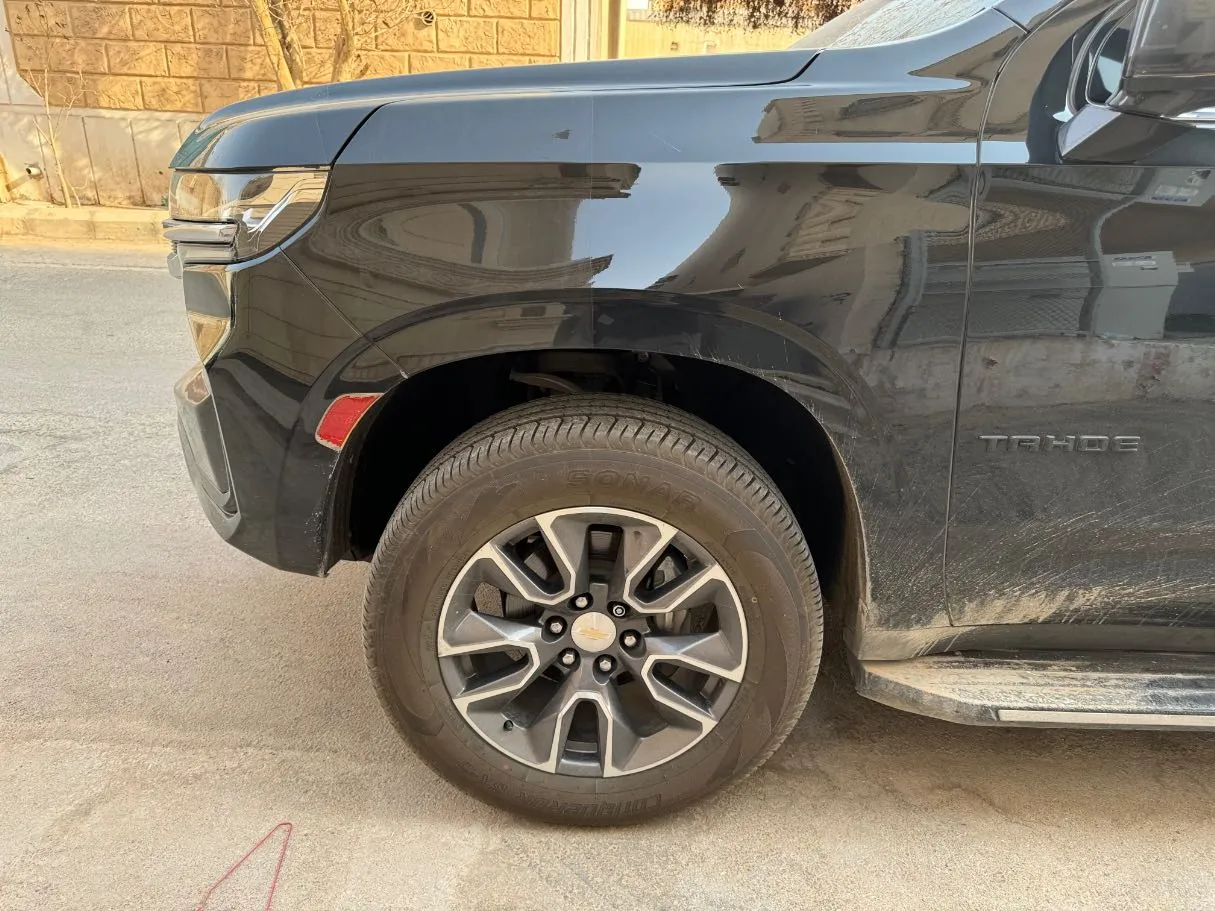 Car image 9