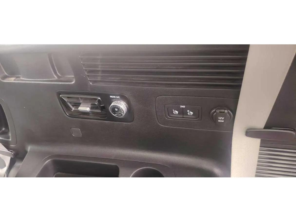 Car image 29