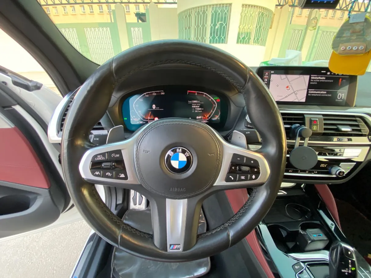 Car image 17