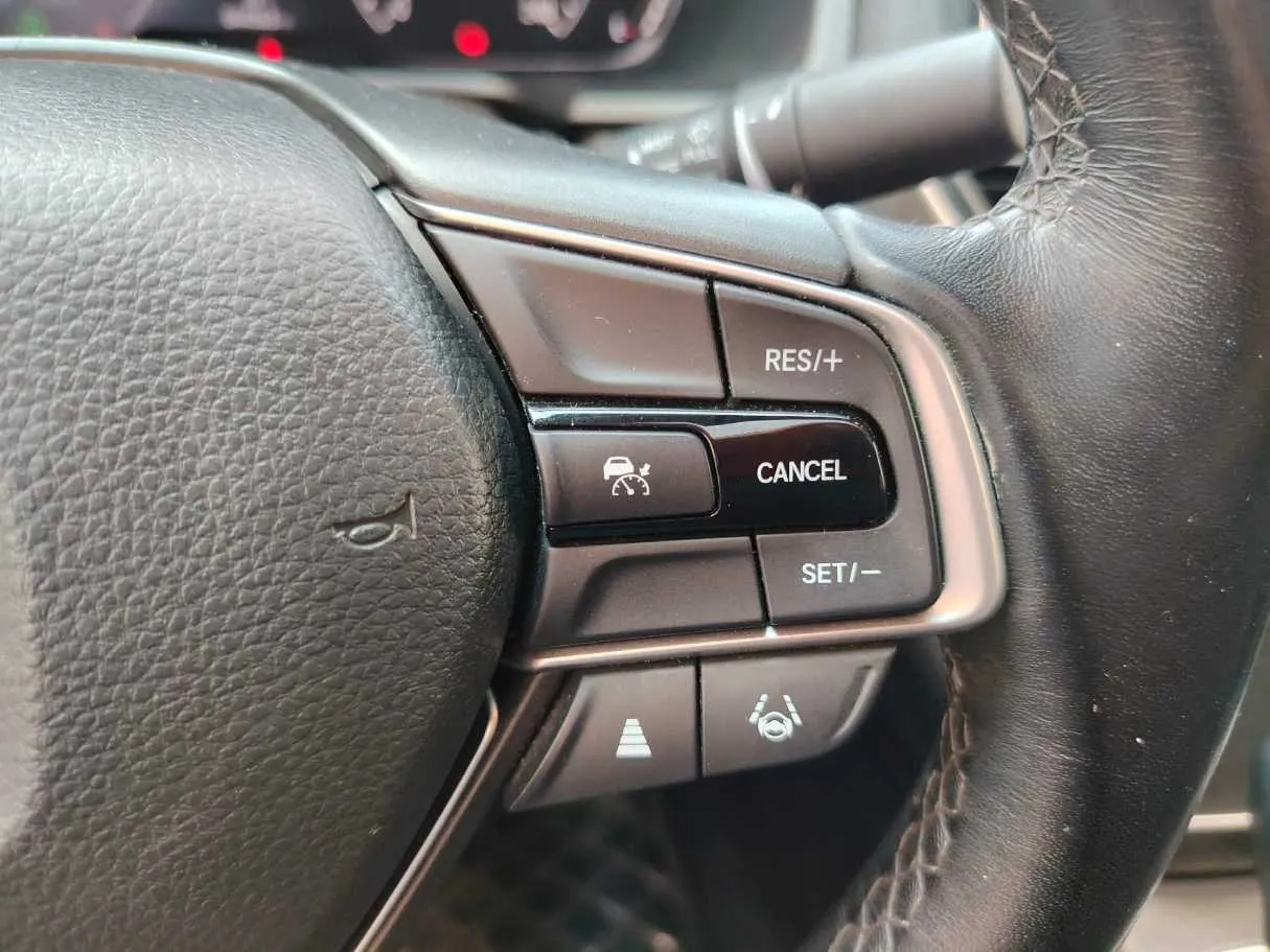 Car image 32