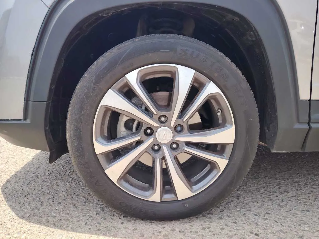 Car image 9