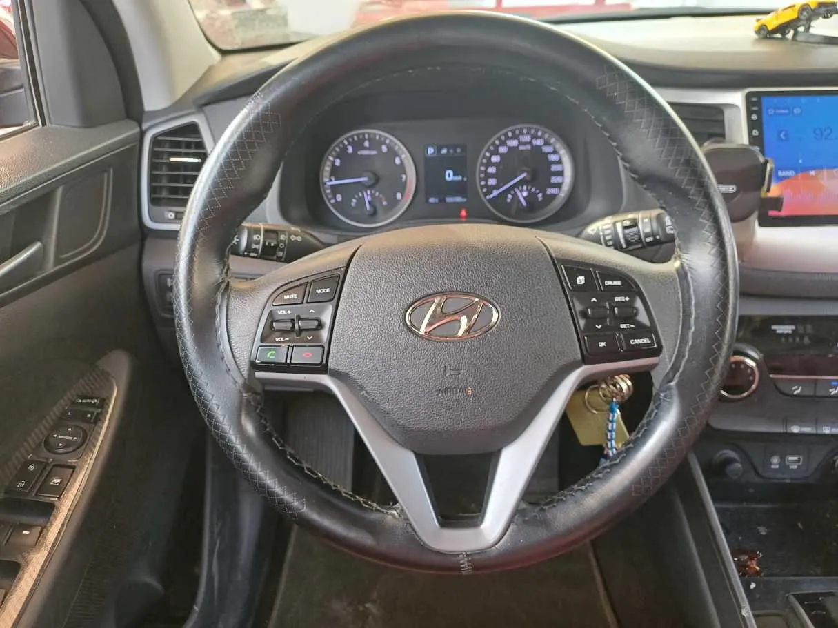 Car image 17