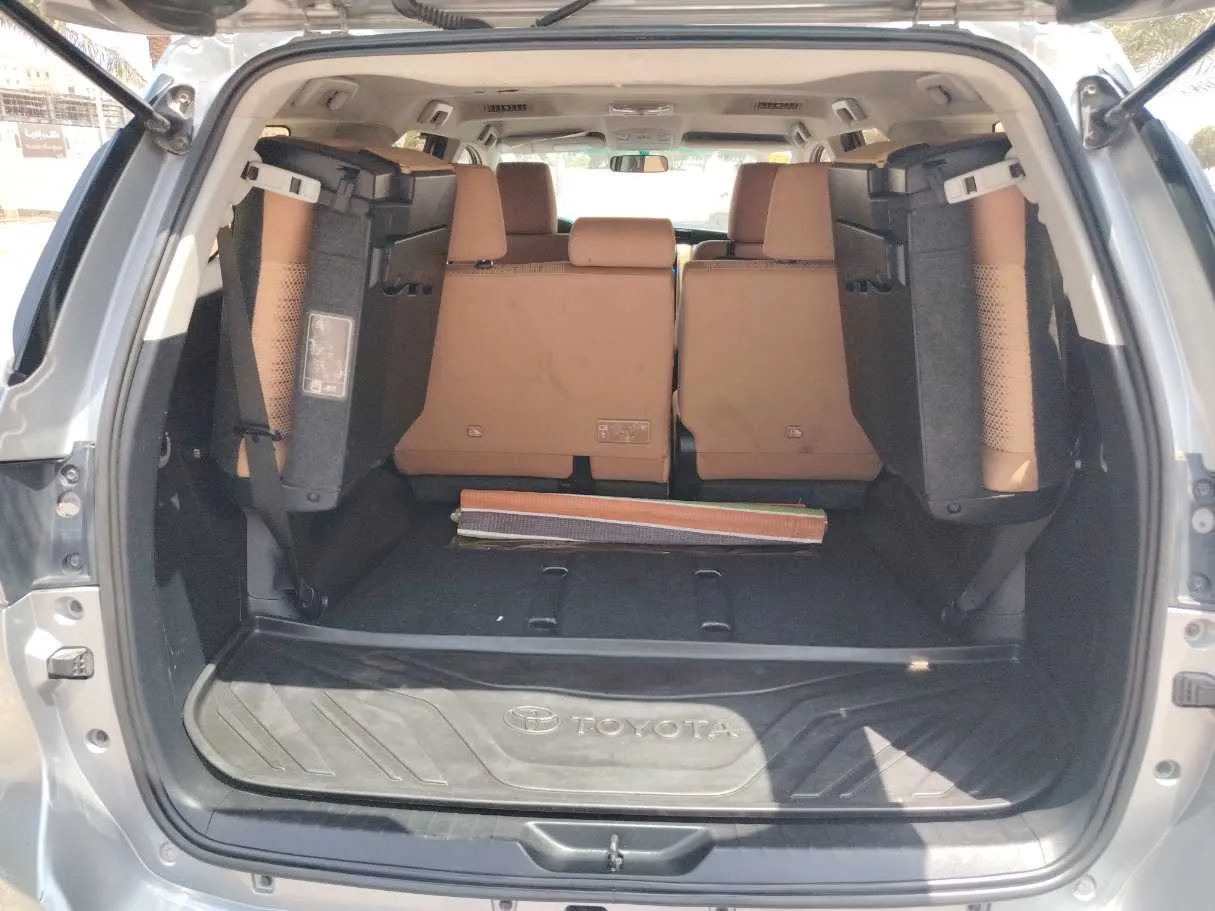 Car image 24
