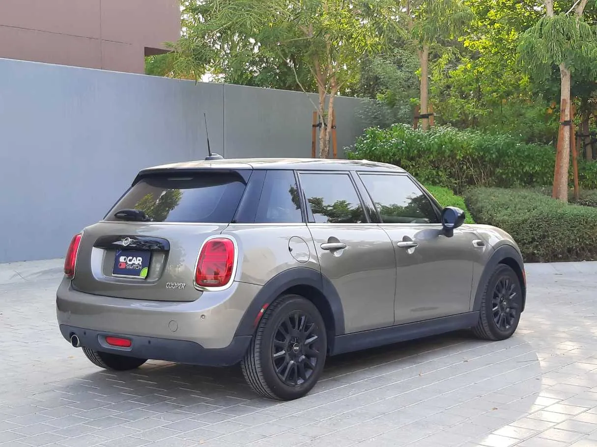 Car image 5