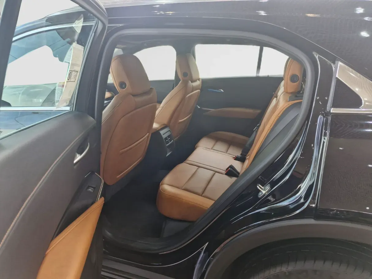 Car image 7