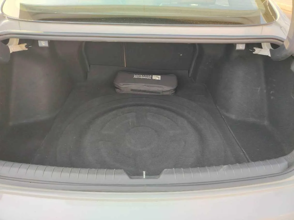 Car image 34
