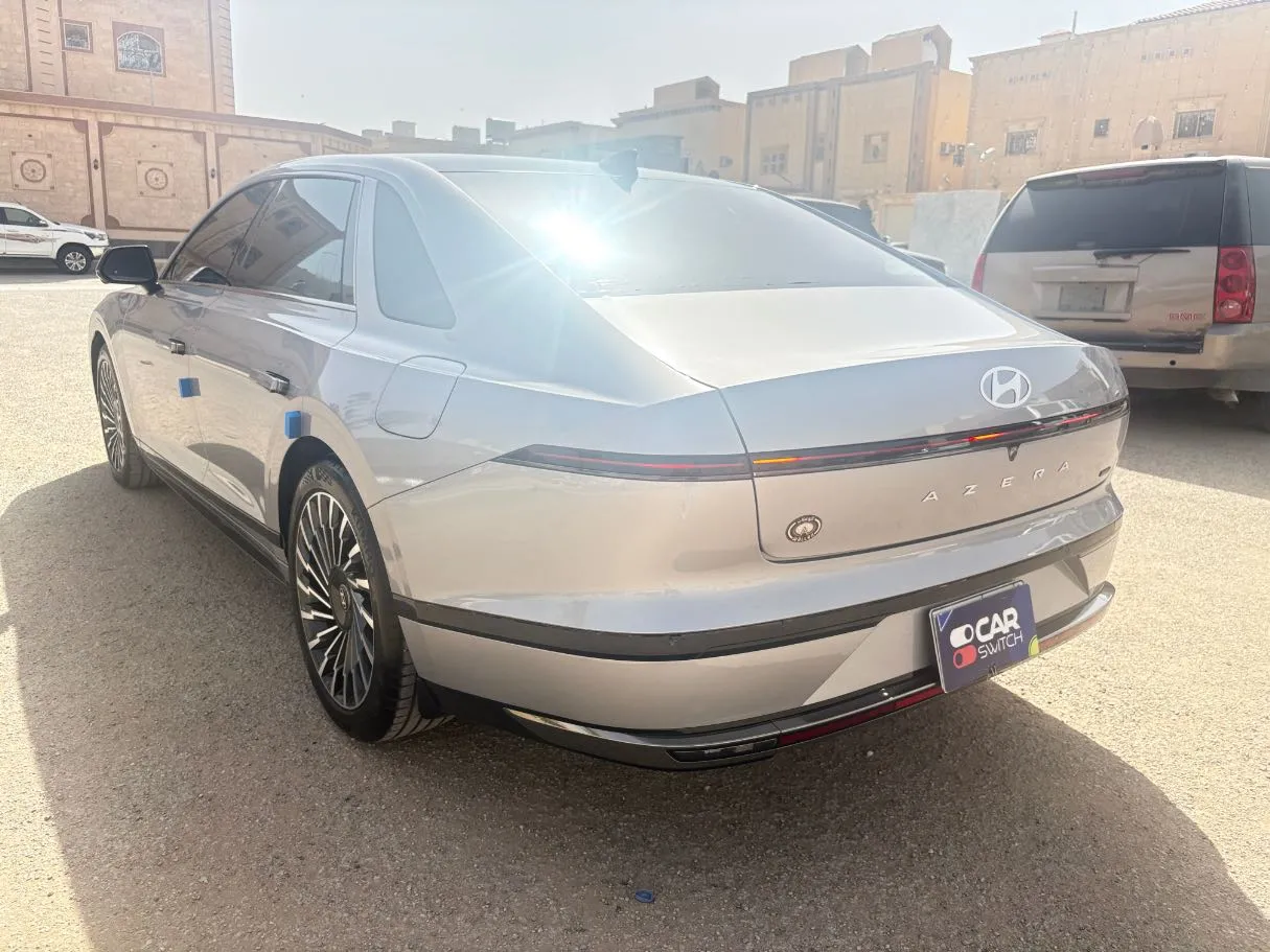 Car image 7