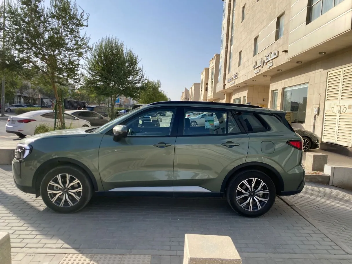 Car image 8