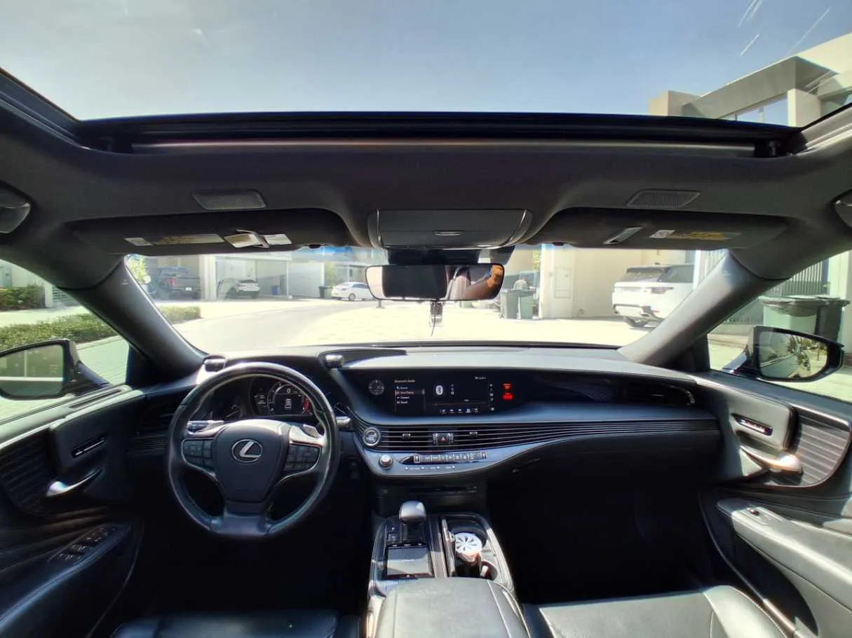 Car image 17