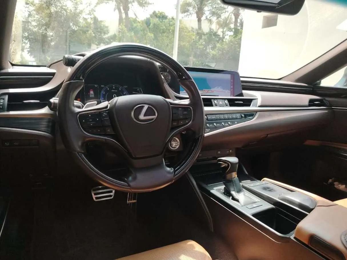 Car image 26