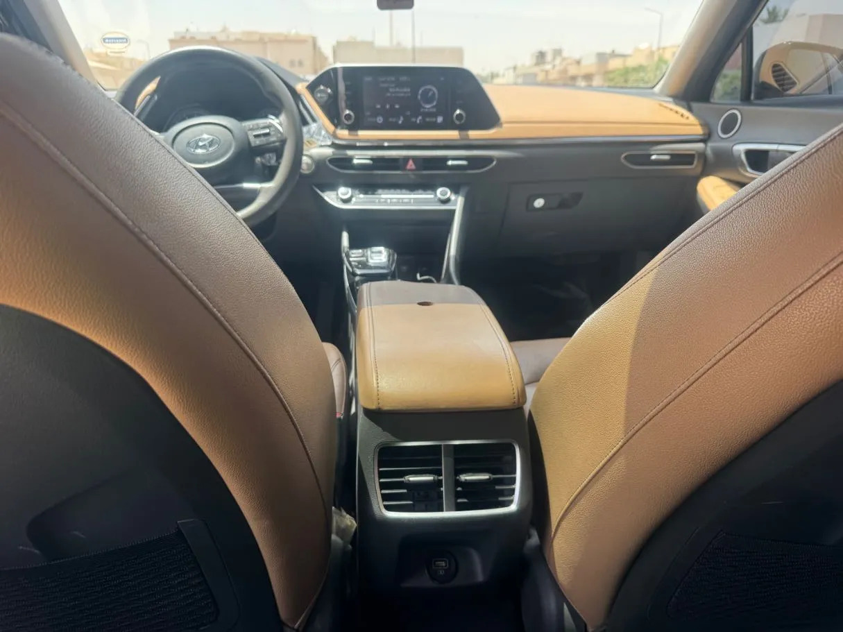 Car image 21