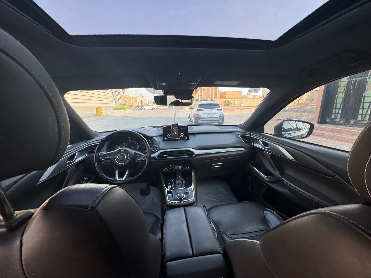 Car image 14