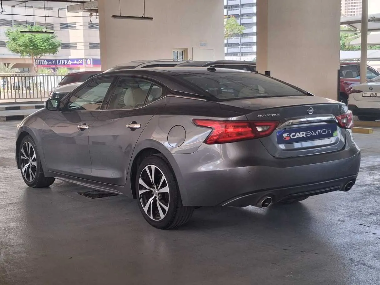 Car image 5