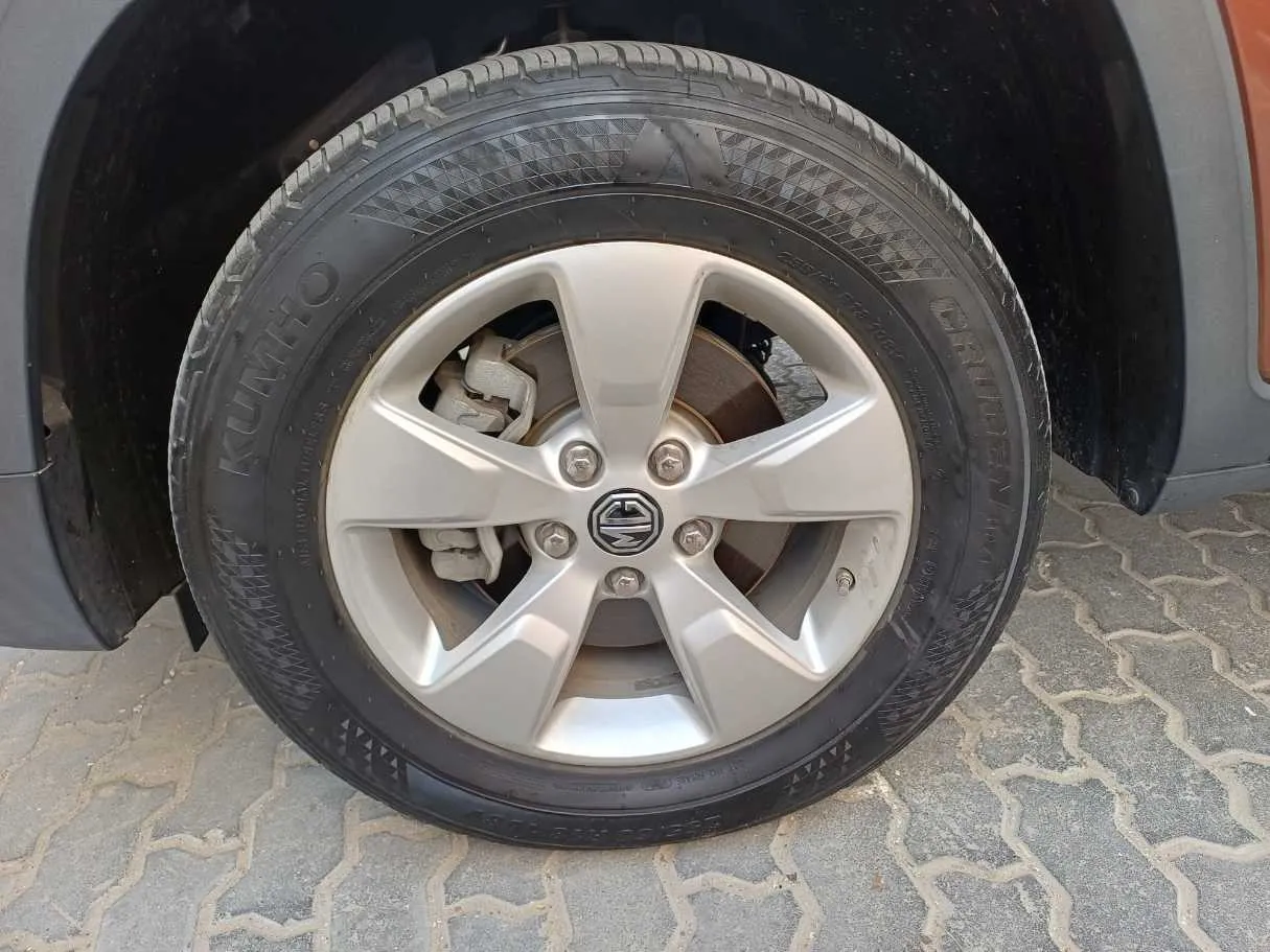 Car image 10