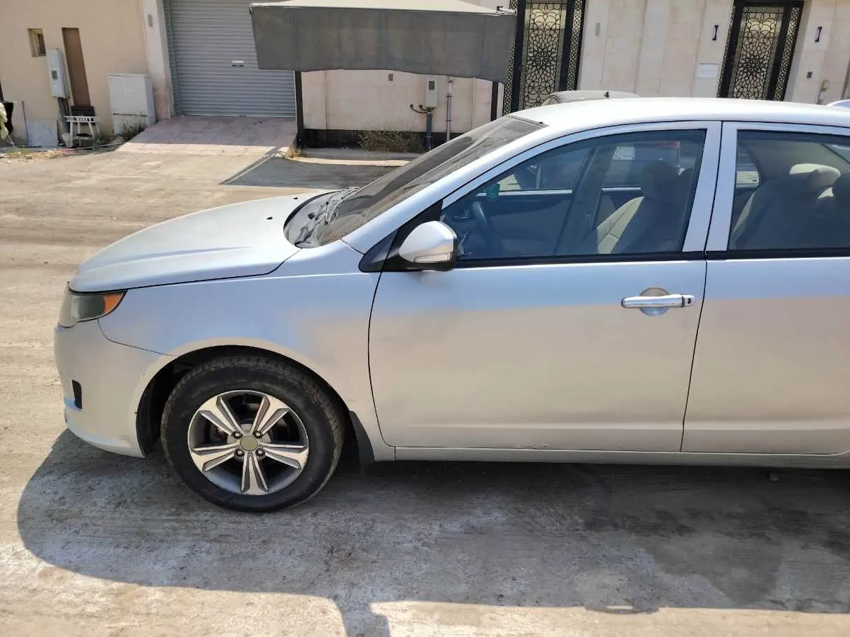 Car image 9