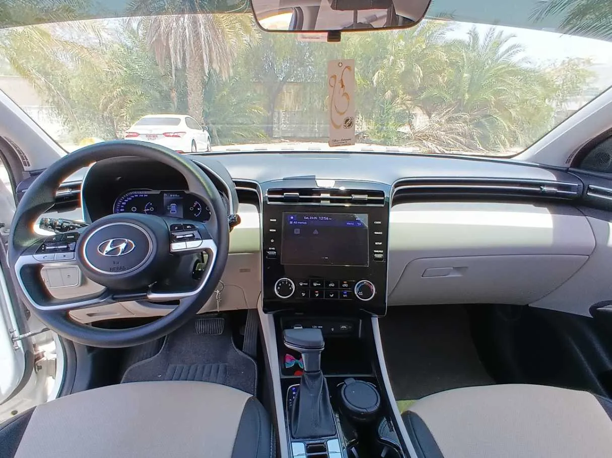 Car image 14