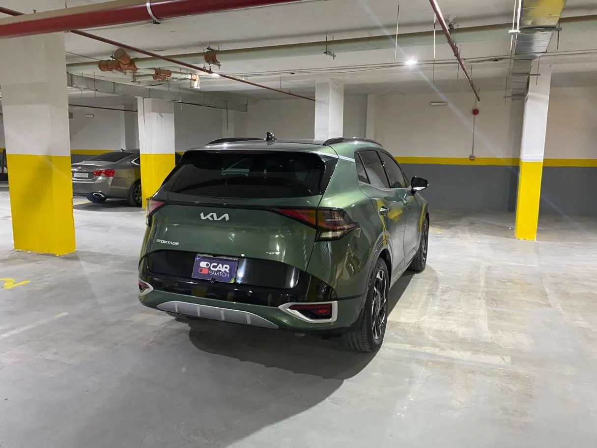 Car image 5