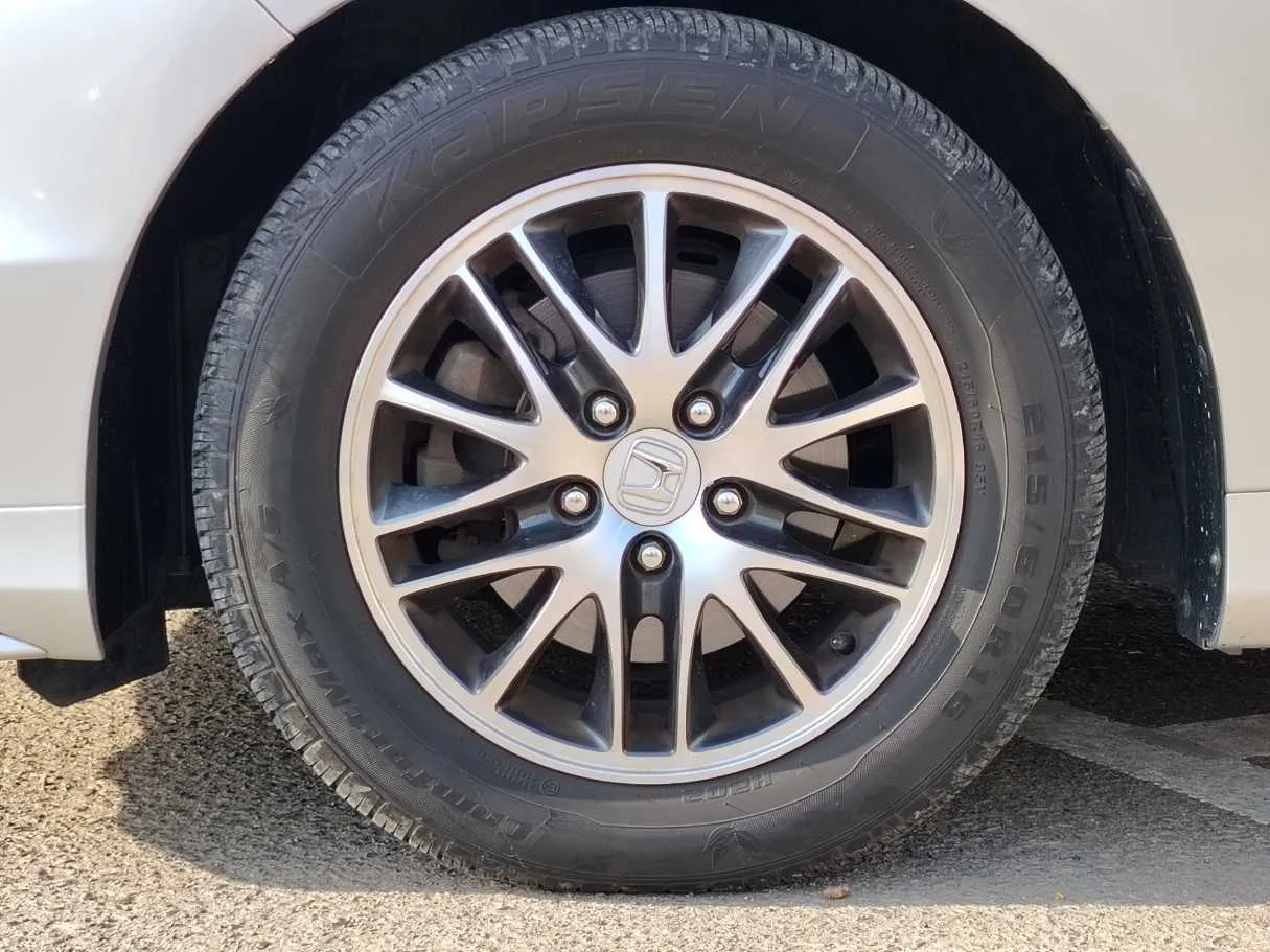 Car image 10
