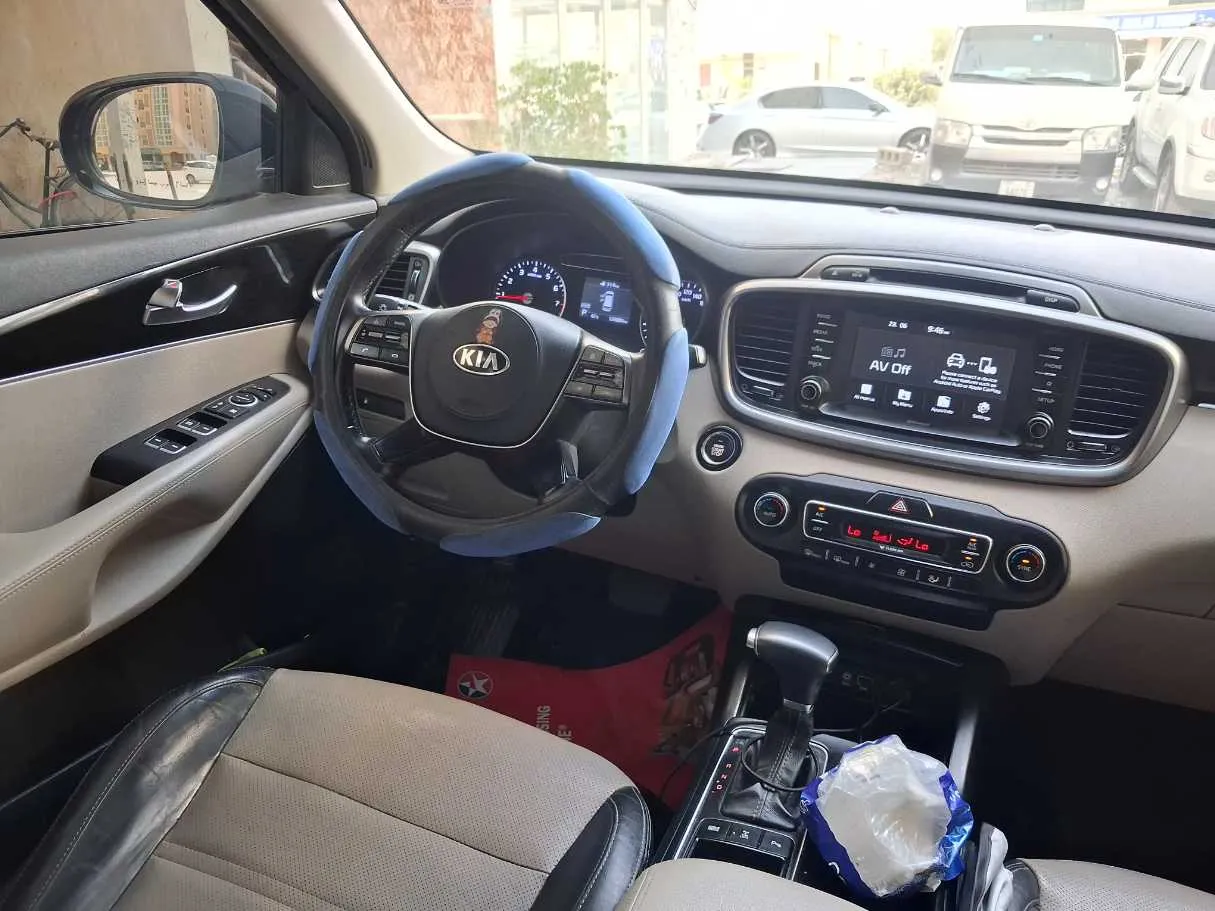 Car image 15