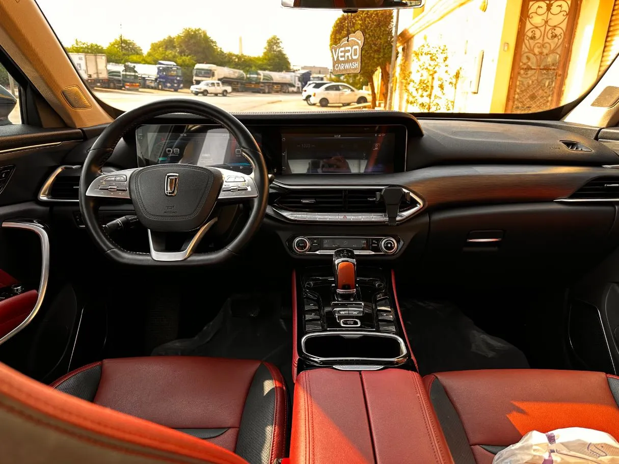 Car image 18