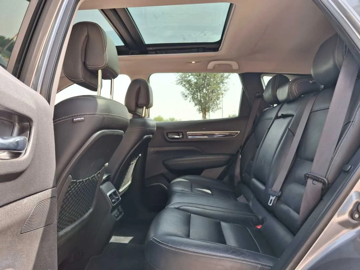 Car image 13
