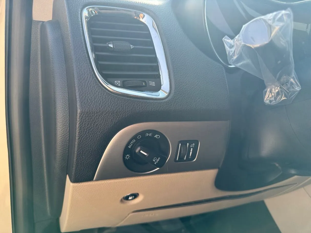 Car image 26