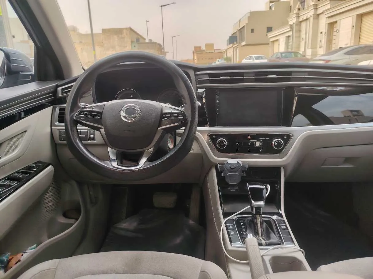 Car image 19