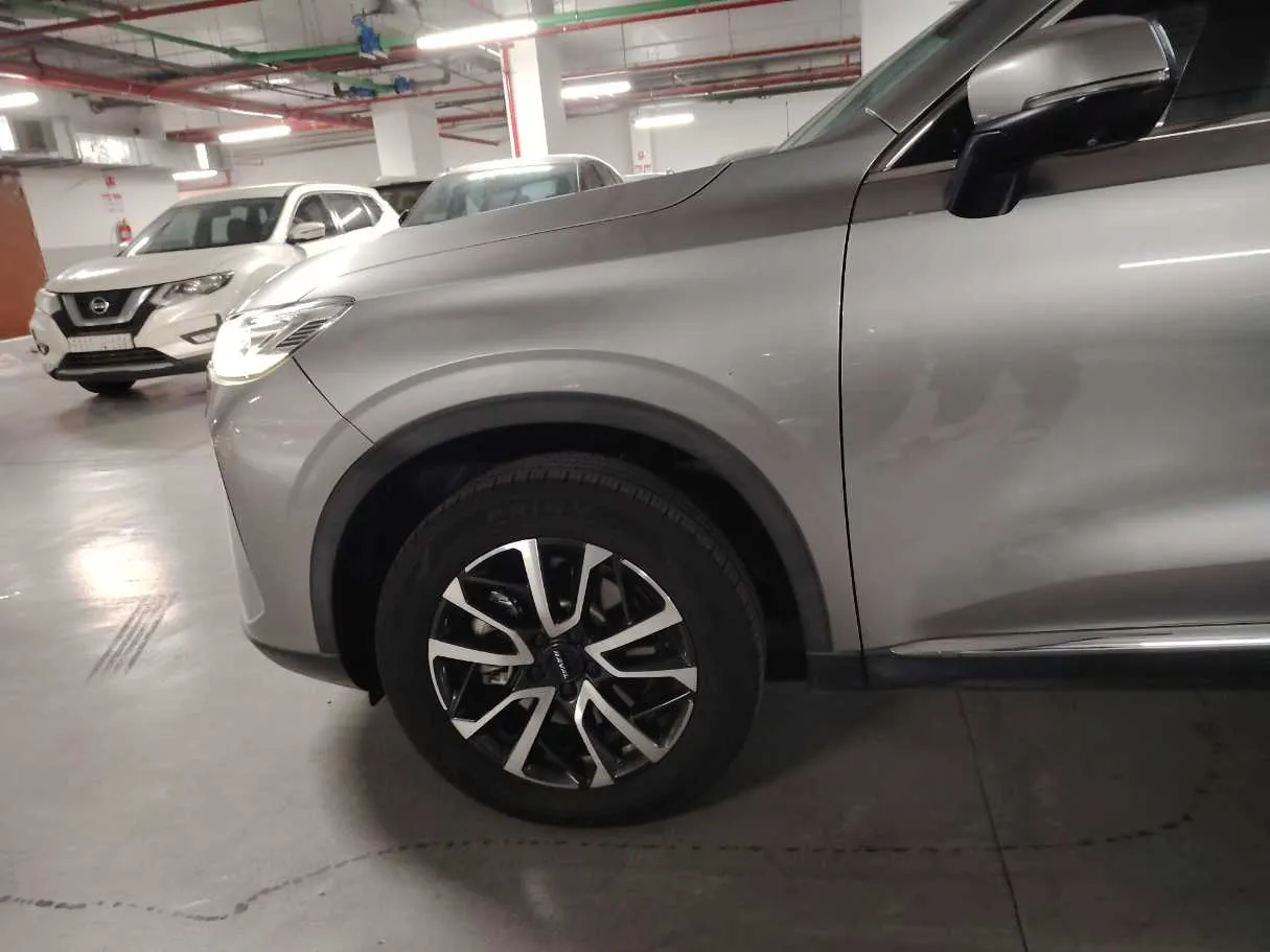 Car image 9
