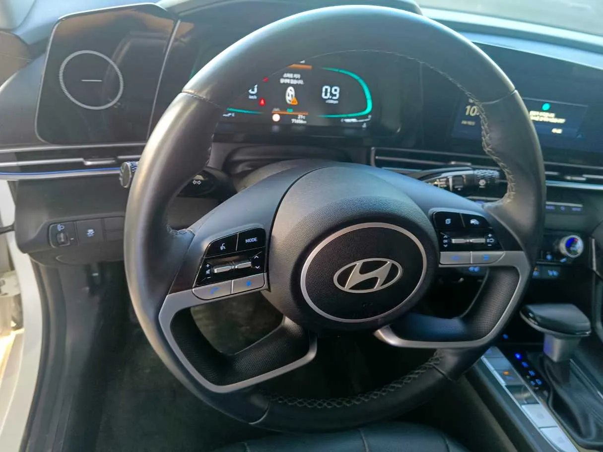 Car image 22