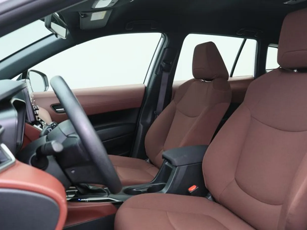 Car image 8