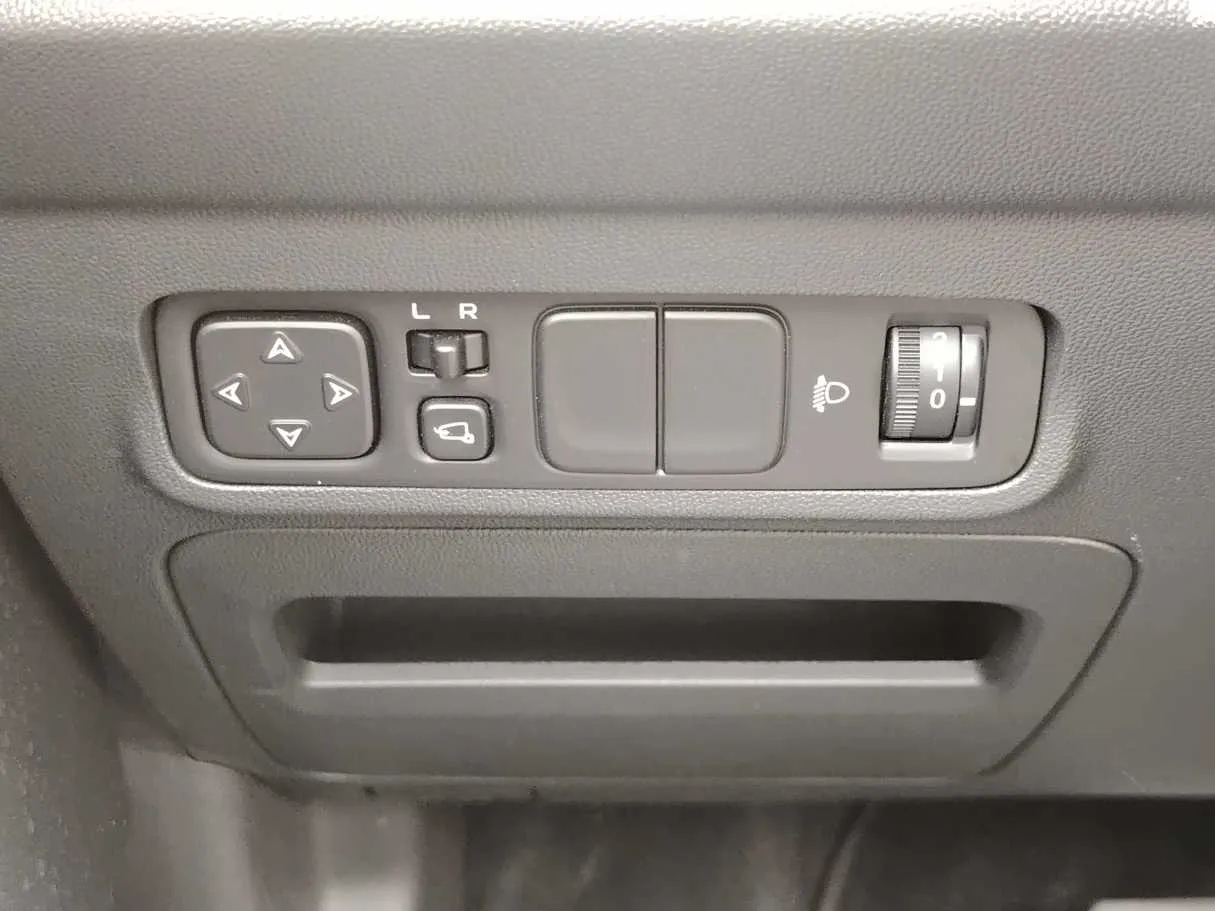 Car image 28