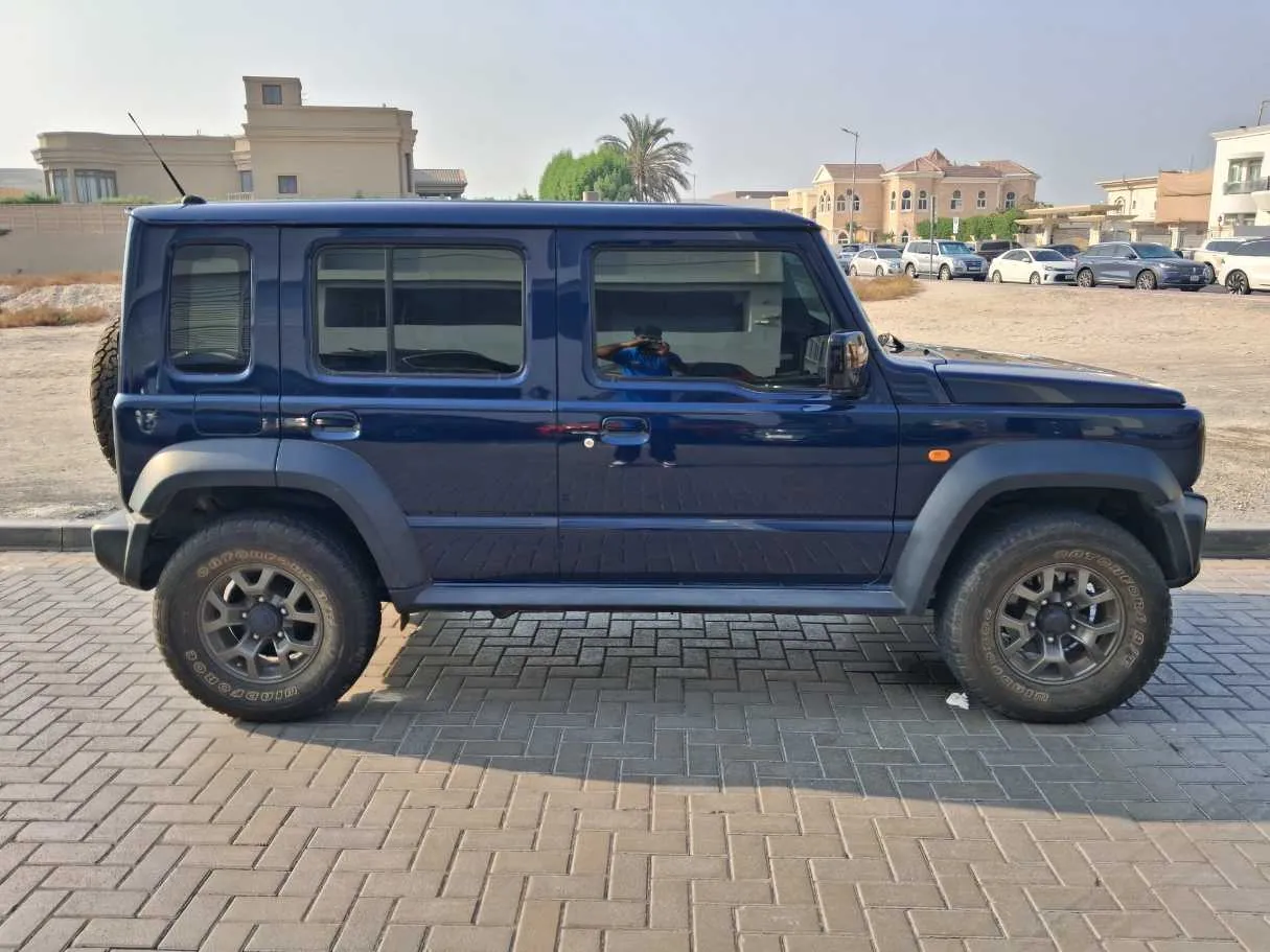 Car image 8