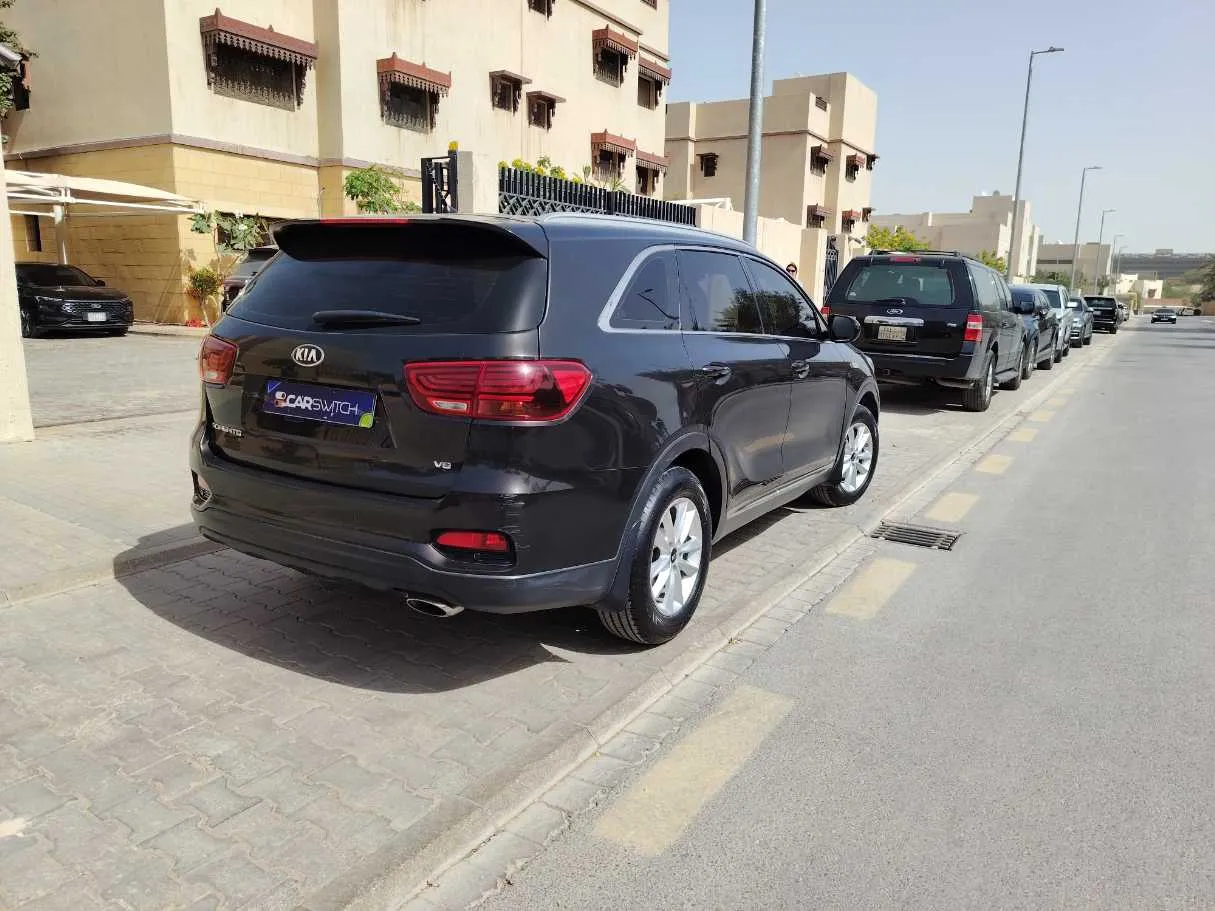Car image 5